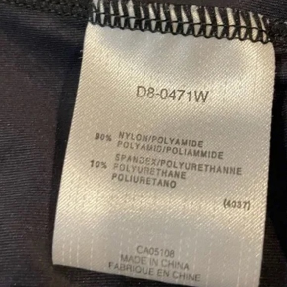 DESCENTE × SWAROVSKI  Mid-Layer Ski- 1/4
Zip  Black Base Layer long sleeve Top - Picture 4 of 9